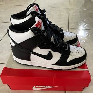 Nike Dunk High’s ‘Black White’ Boys Size 5